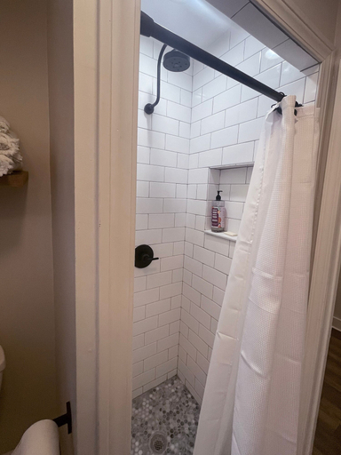 Room 2, Apartment w Private Balcony Close to Beach, Nassau