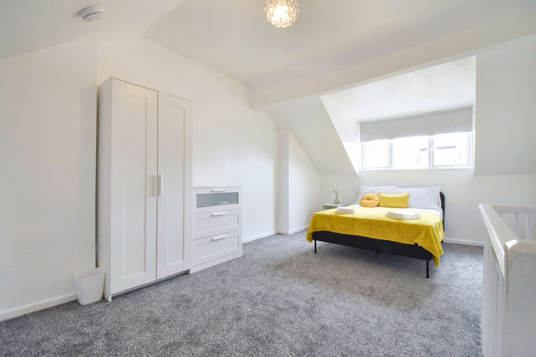 Room 3, Host Stay Church Drive, Derbyshire