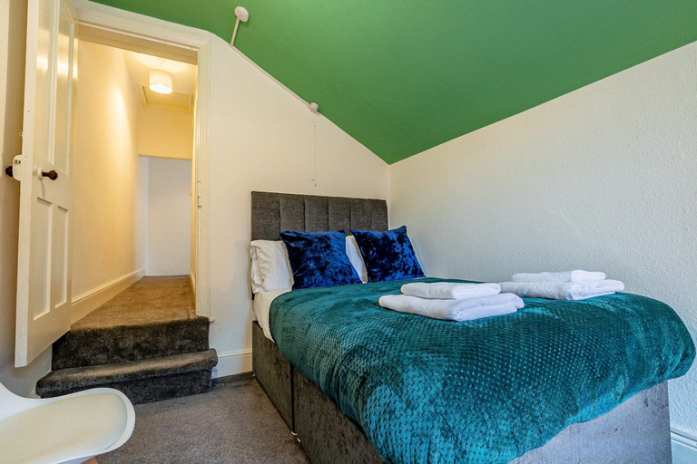 Room 2, Host Stay Compton House, Worcestershire