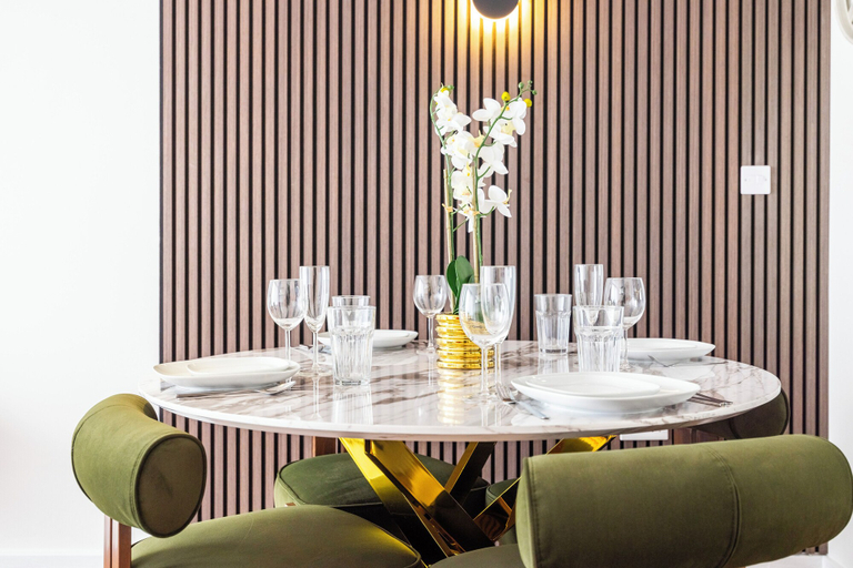 Food & Drinks, Chizzy Superior One Bed Apartment, London