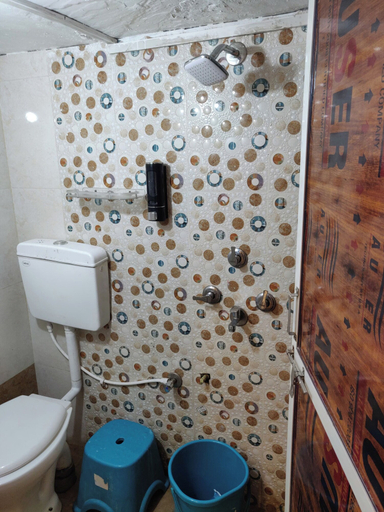 Bathroom 4, Hotel Aagman Palace - Near Mahakal Temple, Ujjain