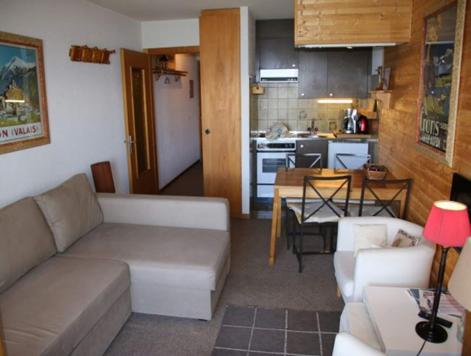 Living room 2, Marvelous Studio Apartment for Four, Sion