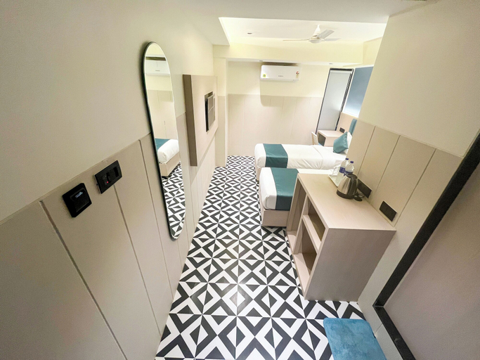 Others 5, Bandra Stays, Mumbai Suburban