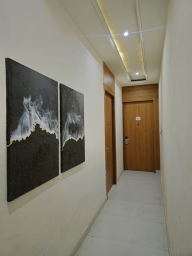 Others 4, The Royal Orchid, Aligarh