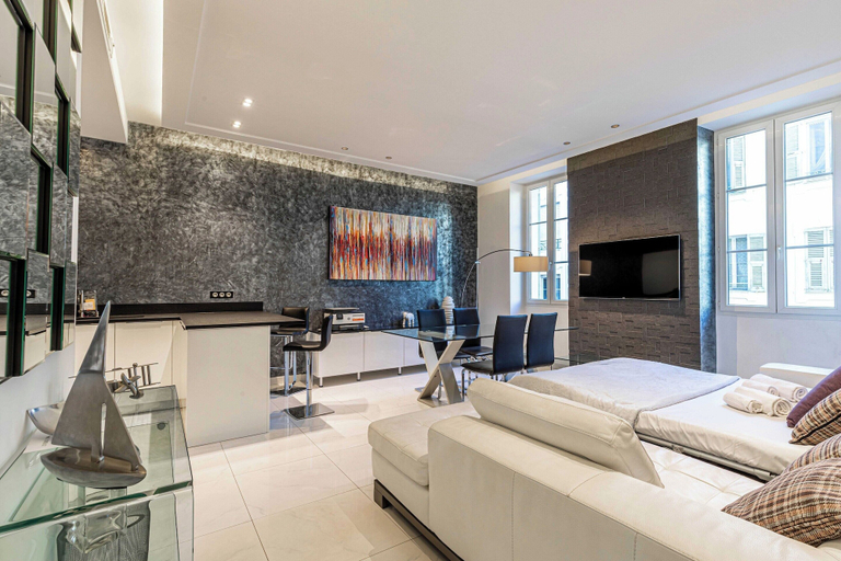 Living area 5, Large Renovated Studio - rue Hoche - Cannes Center, Alpes-Maritimes