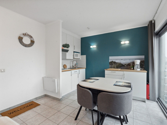 Dining 4, Nice Studio Near the Beach, West-Vlaanderen