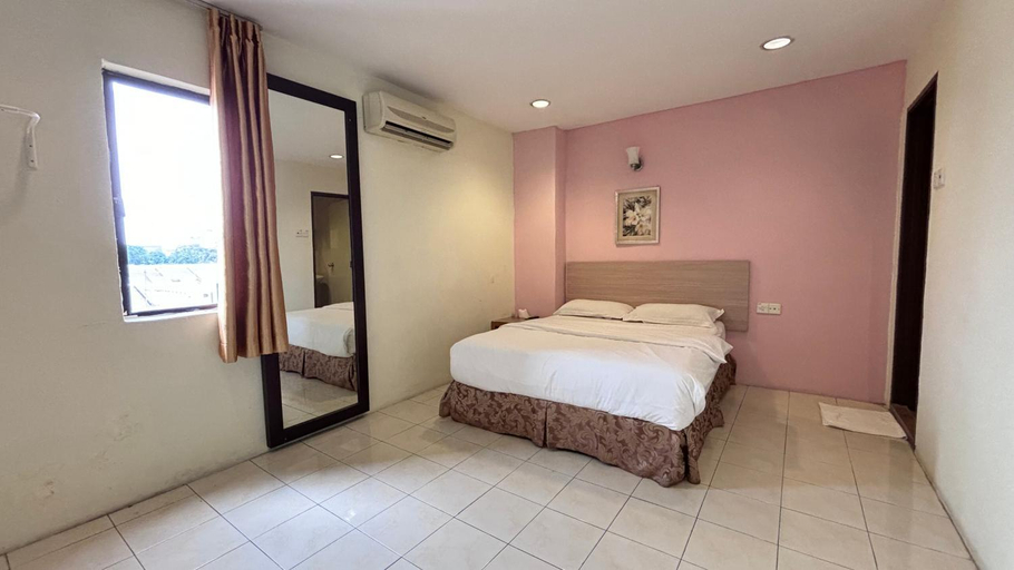 Bedroom 13