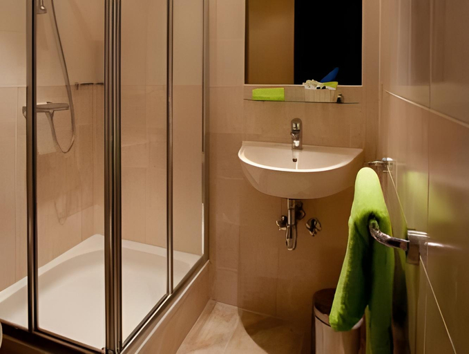 Bathroom 5, Buitenplaats de Bergse Bossen, Driebergen-Rijsenburg