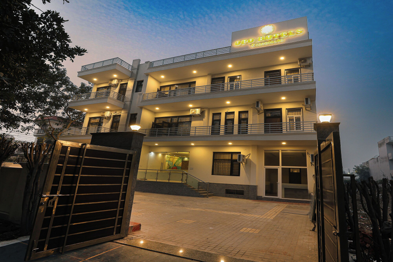 Exterior & Views
