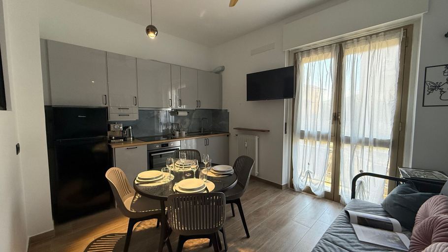 Room 4, M P Beach House in Diano Marina, Imperia