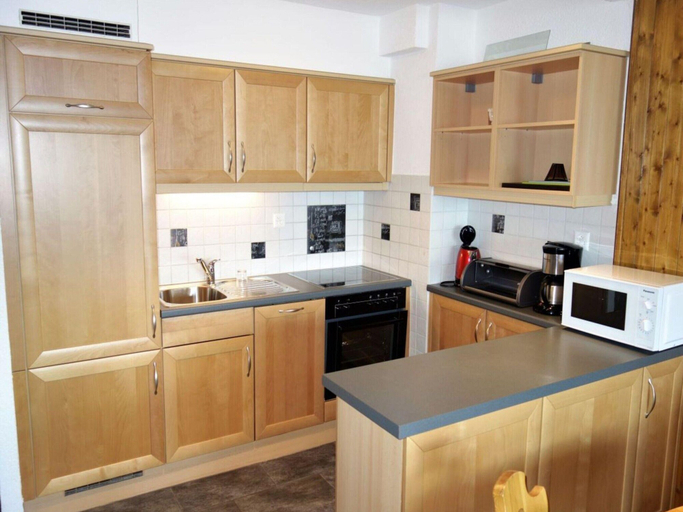 Private kitchen 3, Centrally-located Apartment in Veysonnaz, Sion