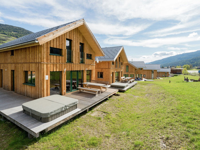 Exterior & Views 1, Welcoming chalet with hot tub, Murau