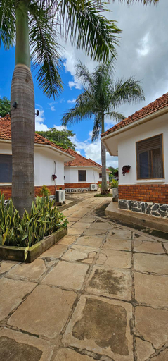 Exterior 4