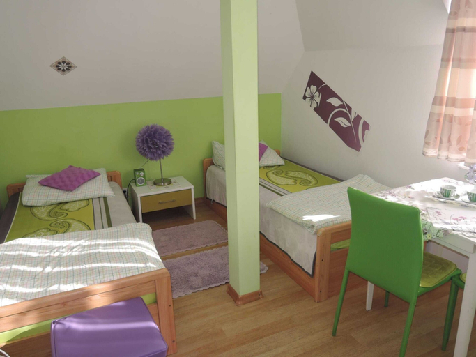 Room 4, Holiday Home in Dziwnowek Near the Beach, Kamień
