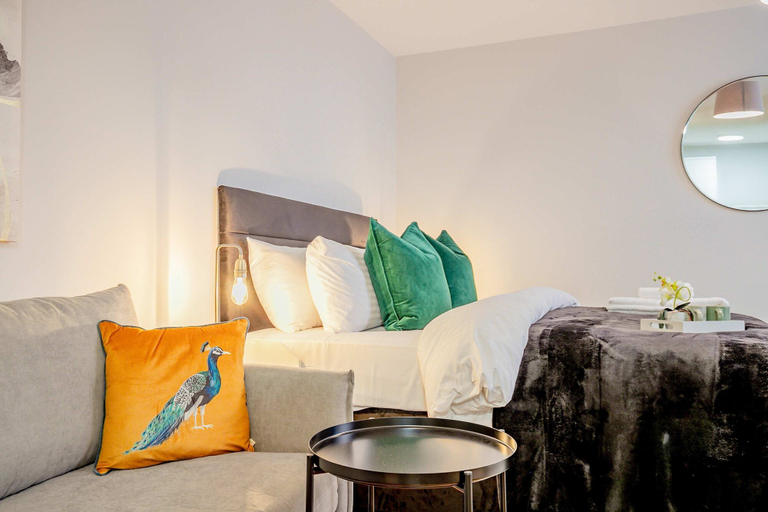 Room 2, Host Stay Bridge Street Studio Apartment, Worcestershire