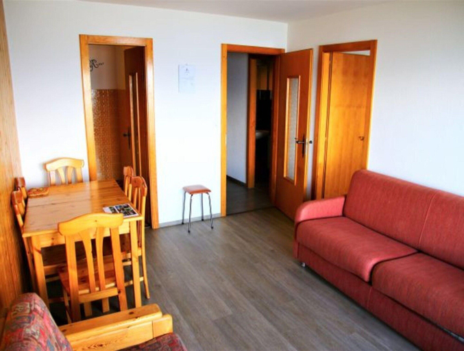 Living room 5, Exquisite Apartment With Balcony, Sion