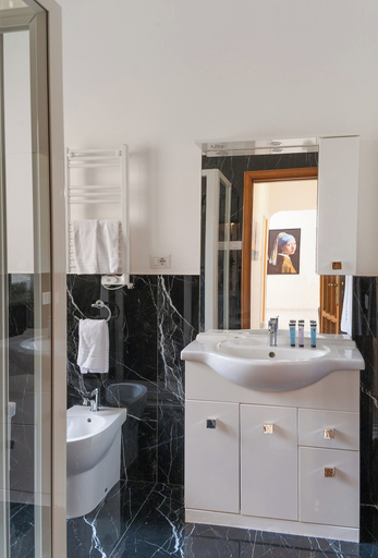 Bathroom 3, Residenza Flegrea, Napoli
