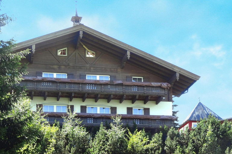 Exterior 2, Chalet in Dienten With Ski-in Access & Sauna, Zell am See