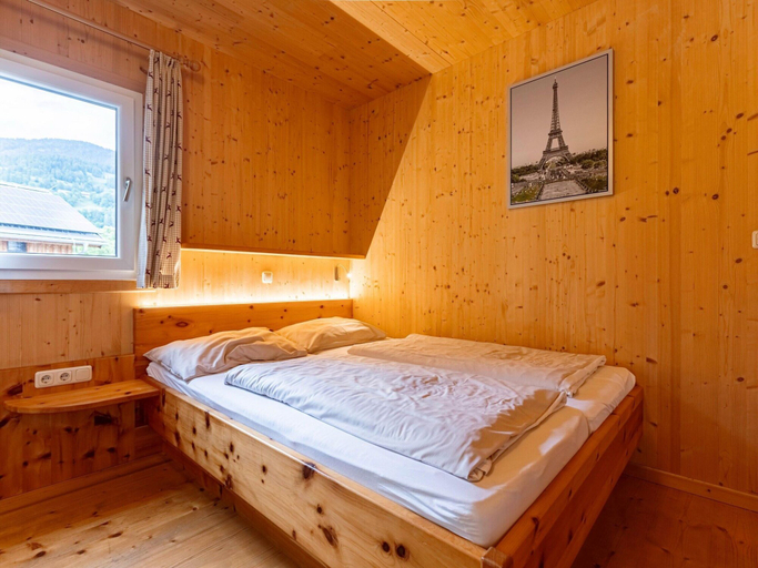 Room 4, Luxurious Chalet in Sankt Georgen ob Murau with Hot Tub, Murau