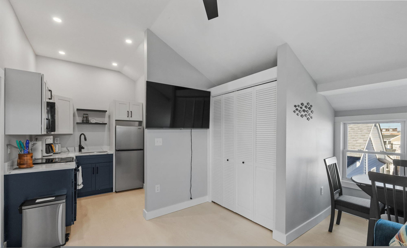 Room 1, Modern Condo Perfect For Winter Rental, Rockingham