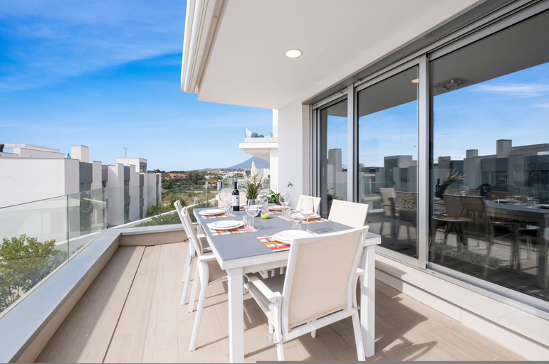 Room 4, Cancelada Stunning Penthouse by Costarentals - Ref M37, Málaga