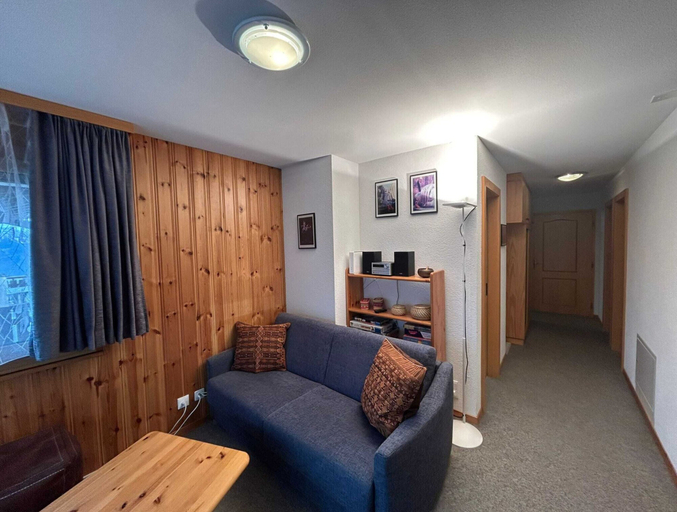 Living room 2, Gracious Apartment With Patio in Hills, Conthey