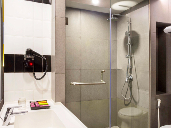Bathroom 10