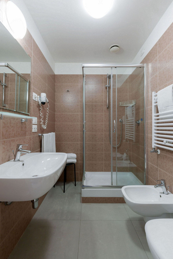 Bathroom 5, Hotel Cristina, Napoli