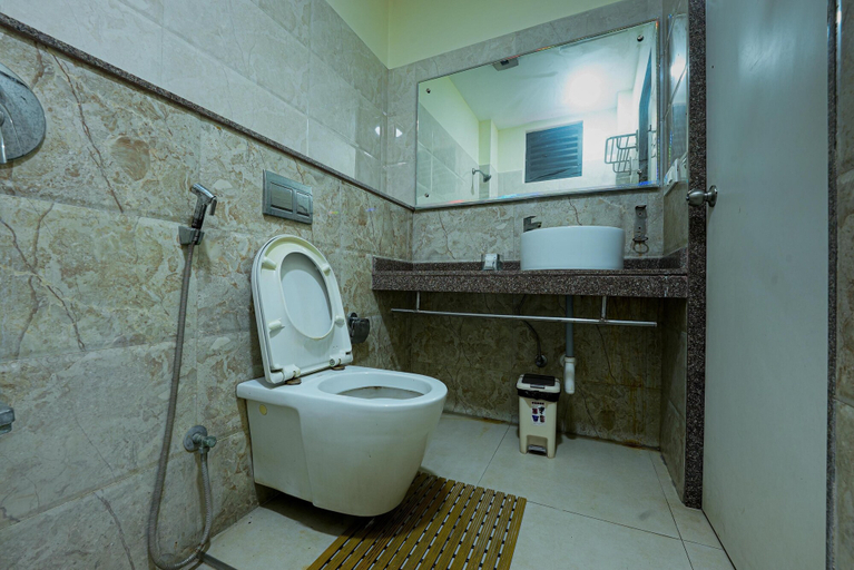 Bathroom 5, MADRAS INN - ALWARPET, Chennai