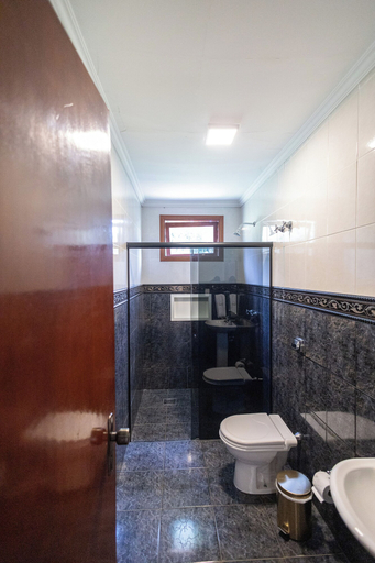 Bathroom 4, Pousada Costa Rielli, Águas de Lindóia