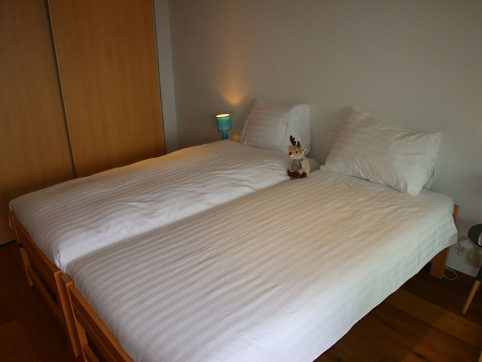 Room 4, Lush Apartment With spa, Sion