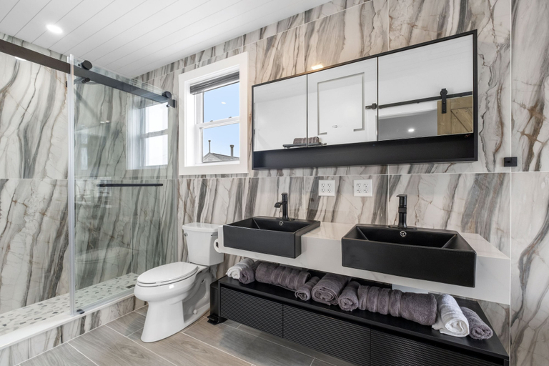Room 2, New Luxury 4 Bed Condo Perfect for Winter Rental, Rockingham