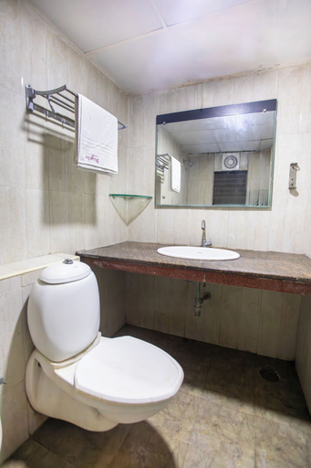 Bathroom 3, Stayz Inn near Marina Beach, Chennai