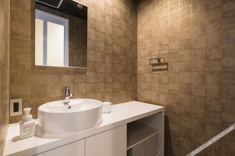 Bathroom 3, Grand Base Moji Nagomi, Kitakyūshū