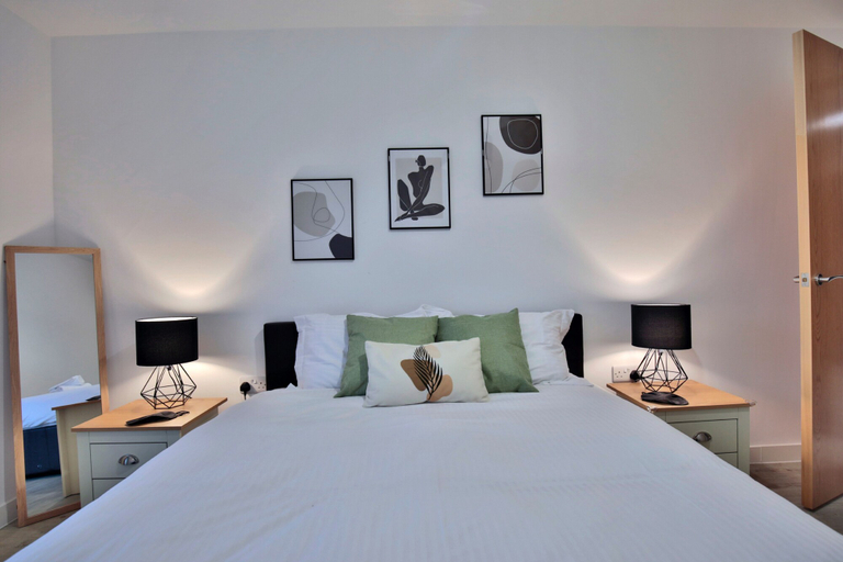 Room 4, Manchester - 2-Bed Apartment - sleeps 4 - WiFi, Manchester