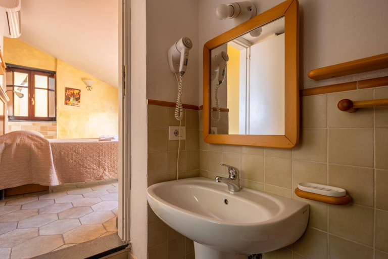 Bathroom, Il Borgo di Campi Apartments, La Spezia