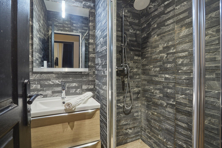 Bathroom 4, Spacious Air-conditioned Apartment Center of Paris, Paris