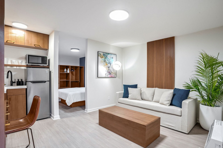 Others 5, Redamo Suites, Jefferson