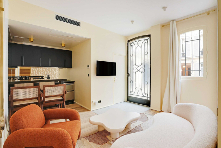 Living room 4, Exquisite Apartment - Madeleine/st Honore, Paris
