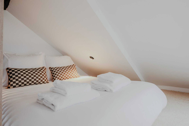 Bedroom 5, Charming and Intimate Apartment - 2br/3p - Louvre, Paris