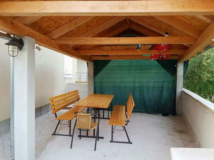 Others 3, Apartments Kristina, Milna