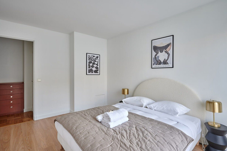 Room 5, Superb Apartment in the Heart of the 16th District, Paris
