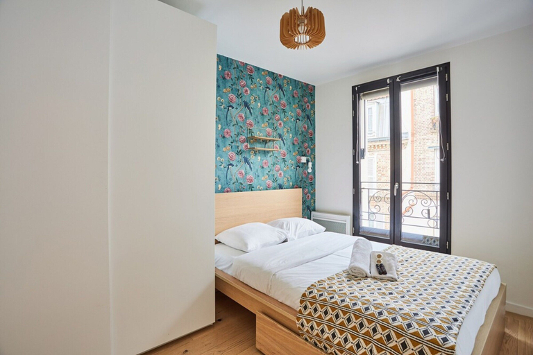 Room 5, Apartment Boulogne facing the "Passage", Hauts-de-Seine