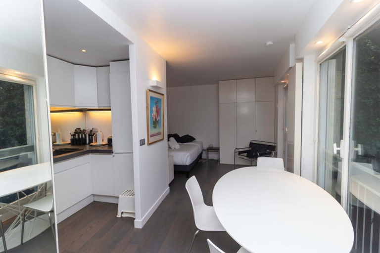 Dining, Charming Studio Paris / Le Marais, Paris