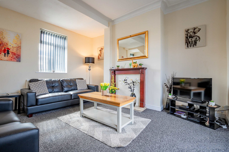 Room 2, Host Stay Park Cliffe House, Bradford