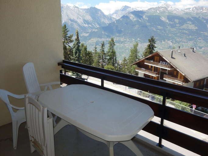 Dining 3, Centrally-located apartment in Veysonnaz, Sion