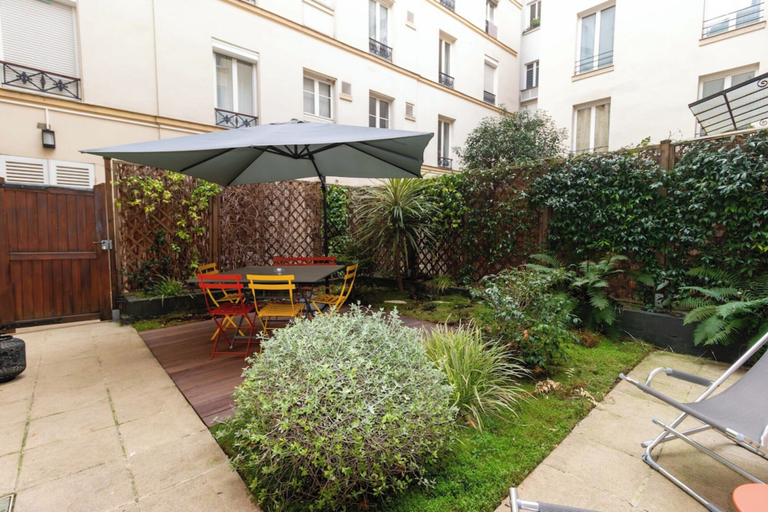 Outdoor dining 4, Superb Terrace Apart Champs Elysees Eiffel Tower, Paris