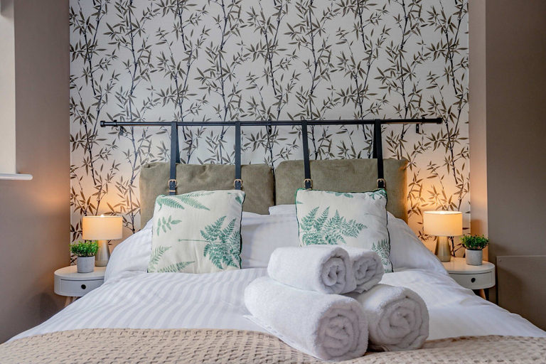 Room 4, Host Stay Hales Orchard, Worcestershire