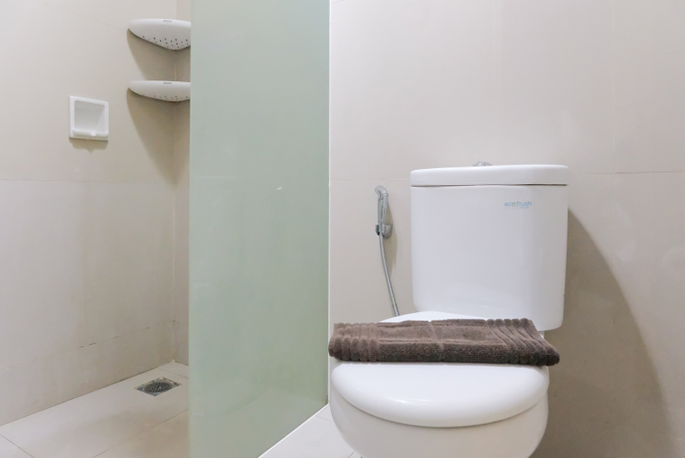 Bathroom 5, Gala by TwoSpaces Studio @TreePark Apartment, Tangerang Selatan