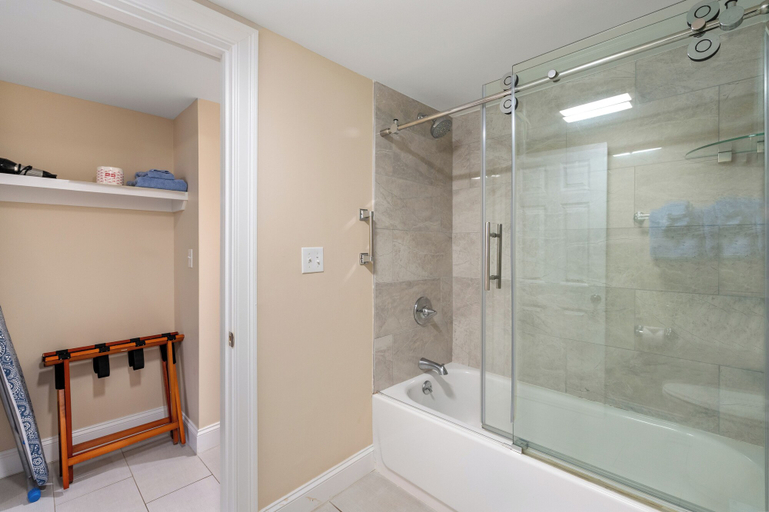 Bathroom 3, Guest House Suites, Essex